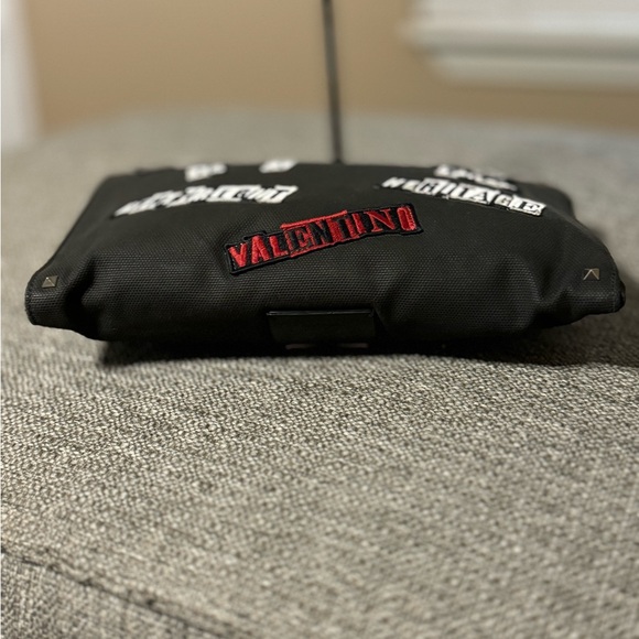 EUC VALENTINO GARAVANI X JAMIE REID APPLIQUÉ SLOGAN CLUTCH and dust bag UNISEX - Picture 5 of 14